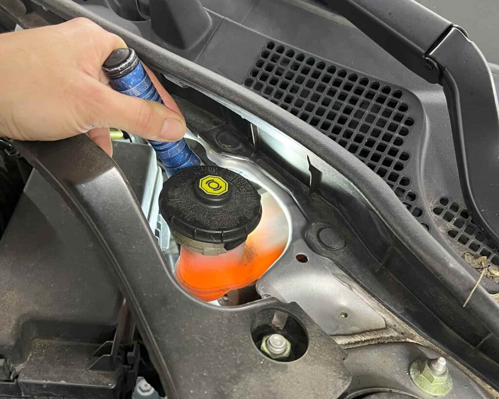 BRAKE FLUID RESERVOIR